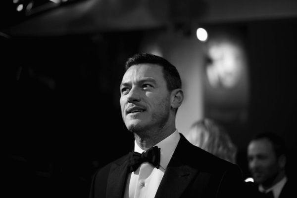 © SARAH LEE - THE BAFTA FILM AWARDS FEBRUARY 2017. LUKE EVANS. 1bafta330000.jpg