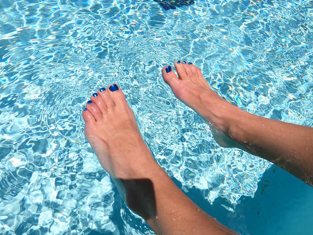 Swimming with the toes