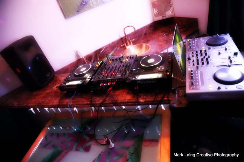 The DJ's tools 10_0_2264_1imgs5440.jpg