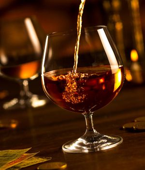 Whisky Pour / Commercial Beverage Photography