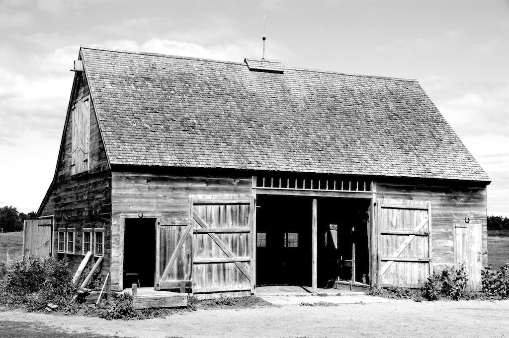 1barn_b_w__1_