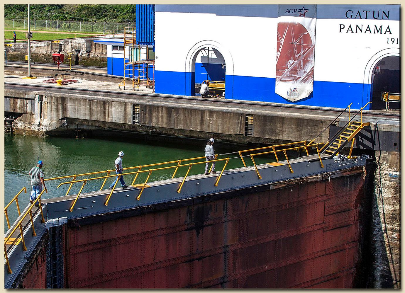 Panama Canal, Panama Canal Crossing