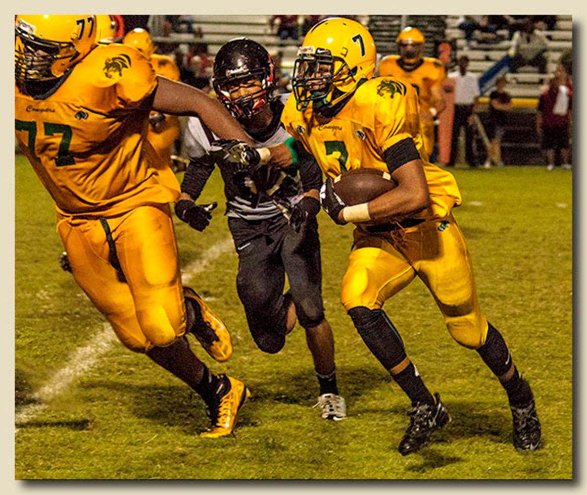 Jakari Bolton (77) Blocking For  Jordan Herrera (7)