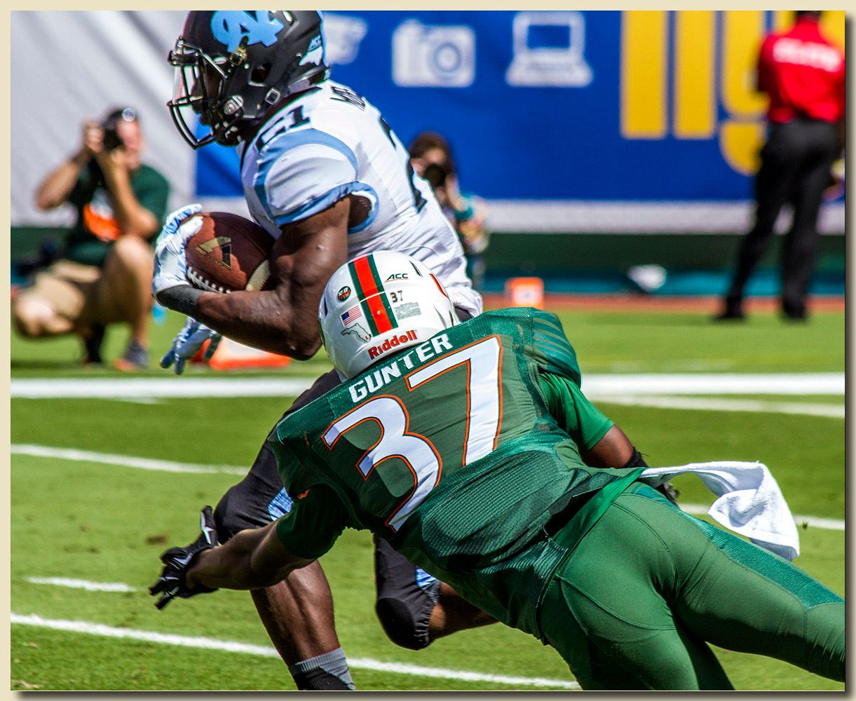 Miami Hurricanes vs North Carolina Tar Heels at Sun Life Stadium  11-01-2014 Ladarius Gunter (37) Tackler