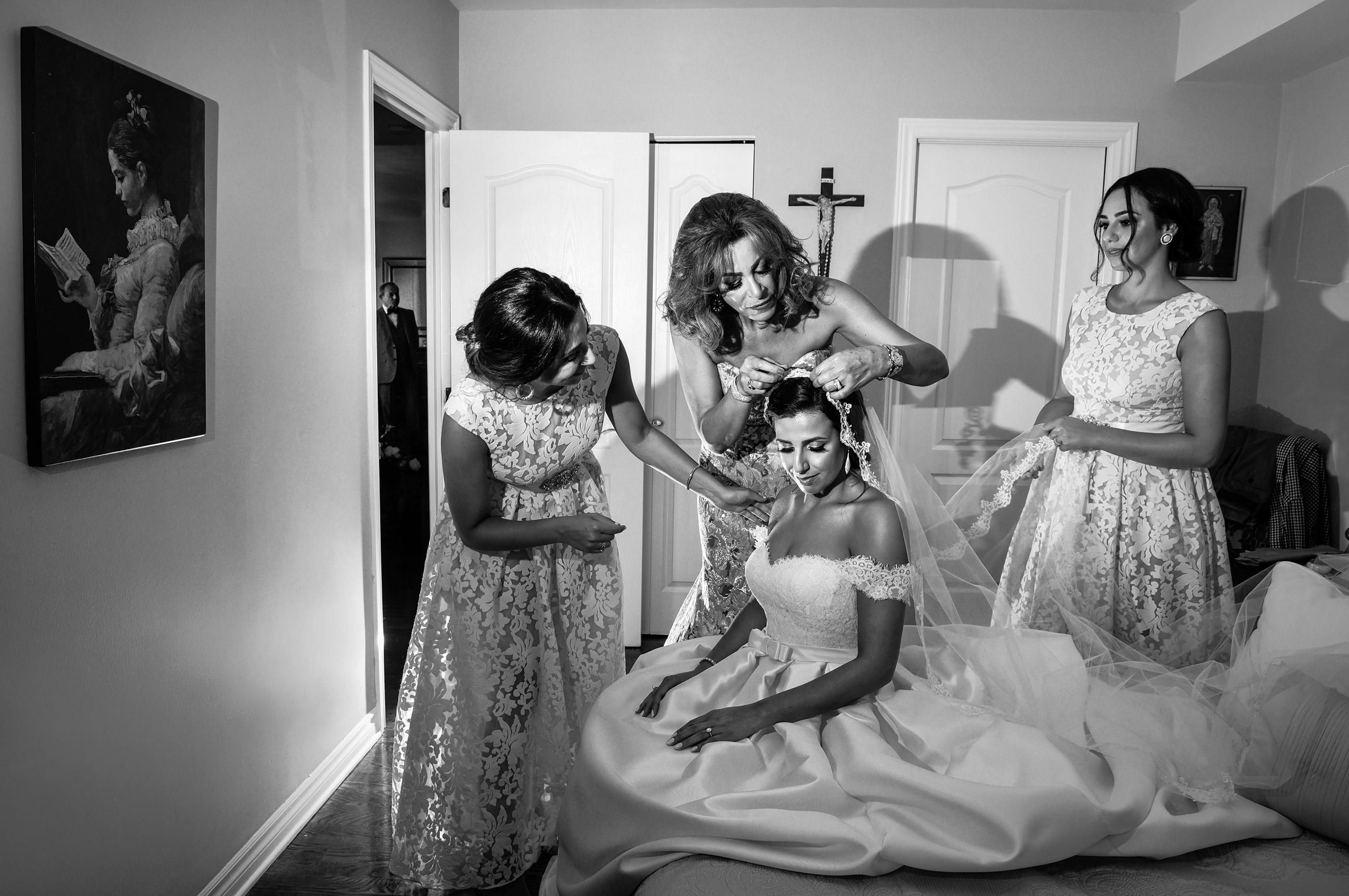 Bride-getting-ready-montreal-wedding