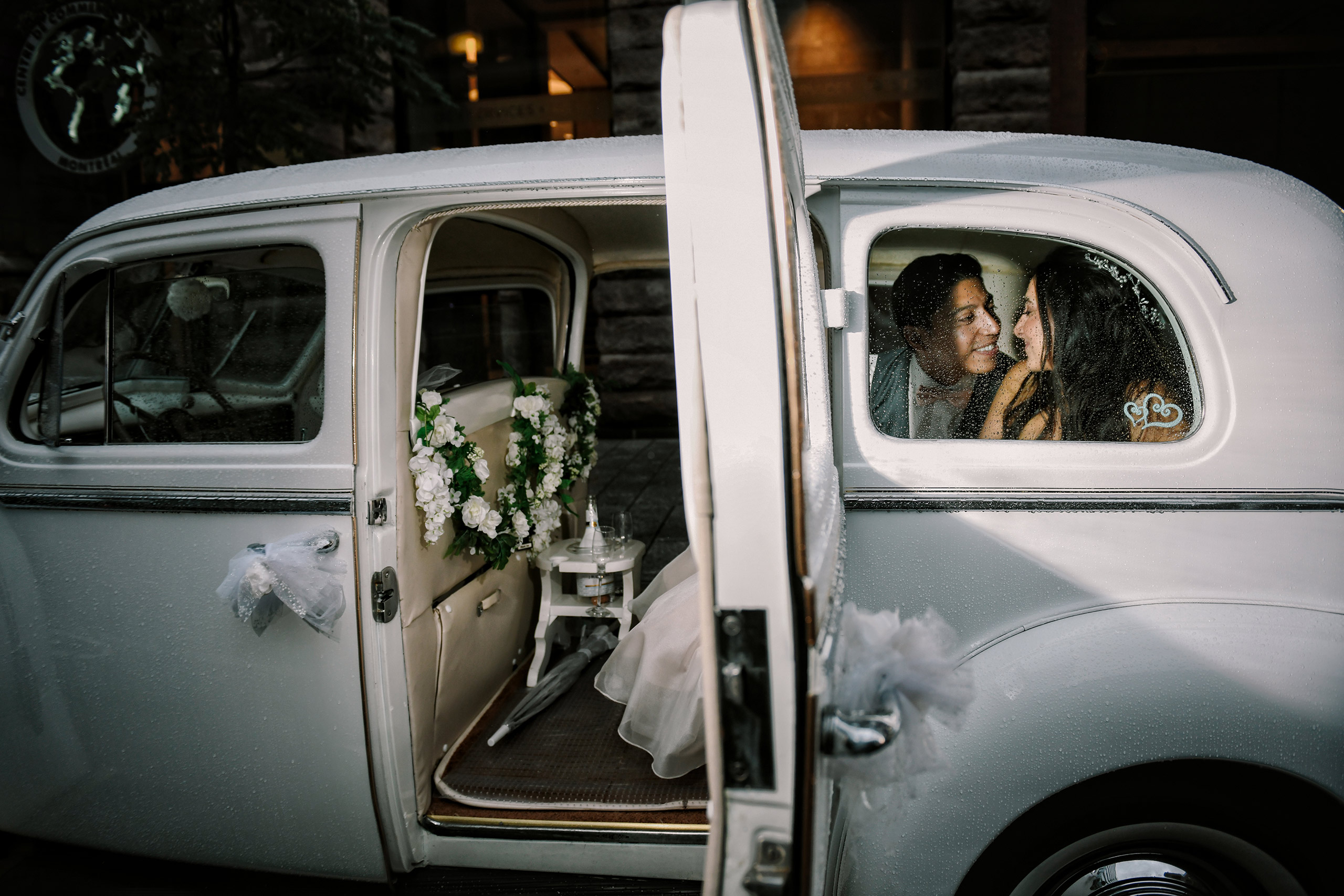 bride-groom-portrait-old-montreal