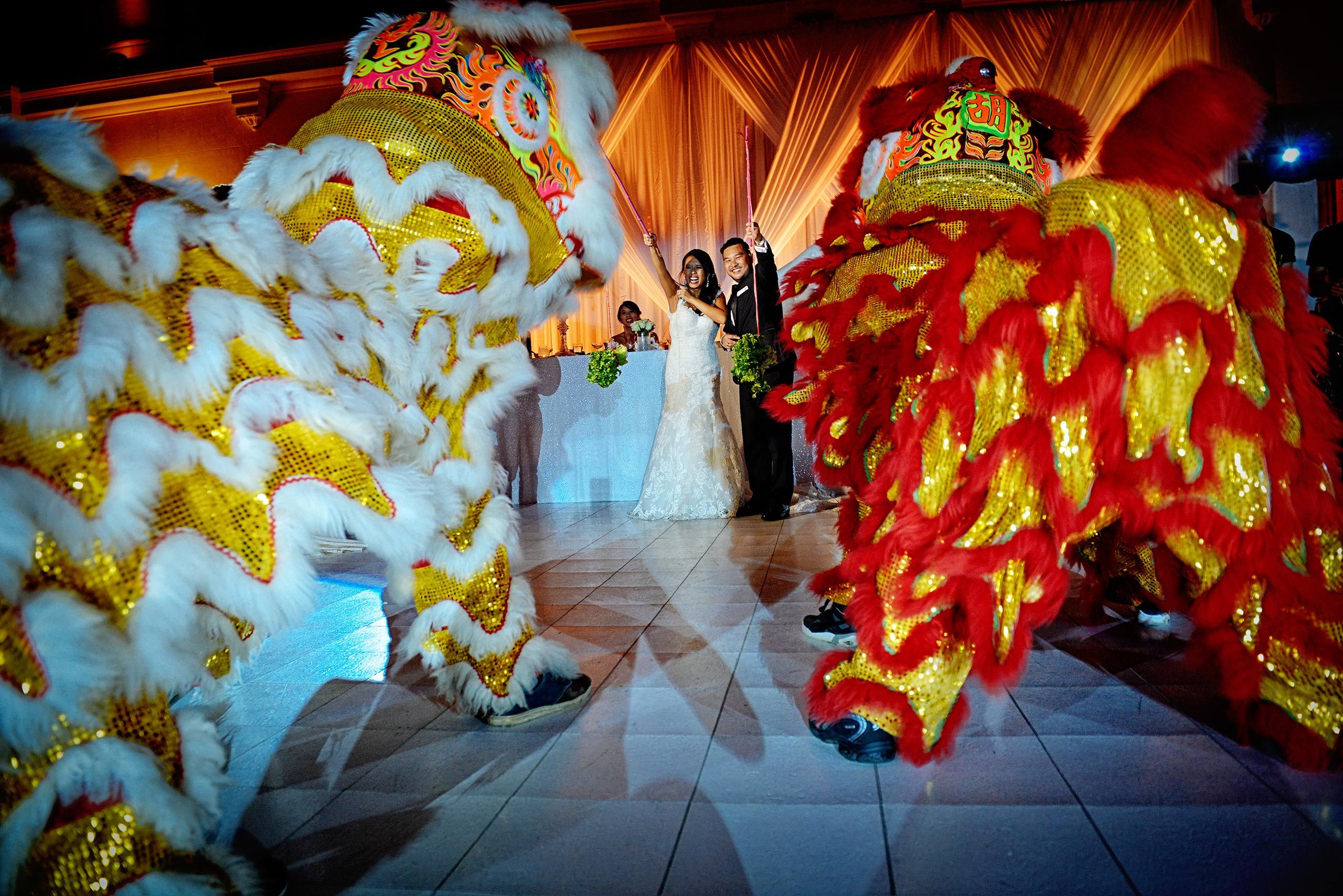 montreal-wedding-reception-chinese dragons show