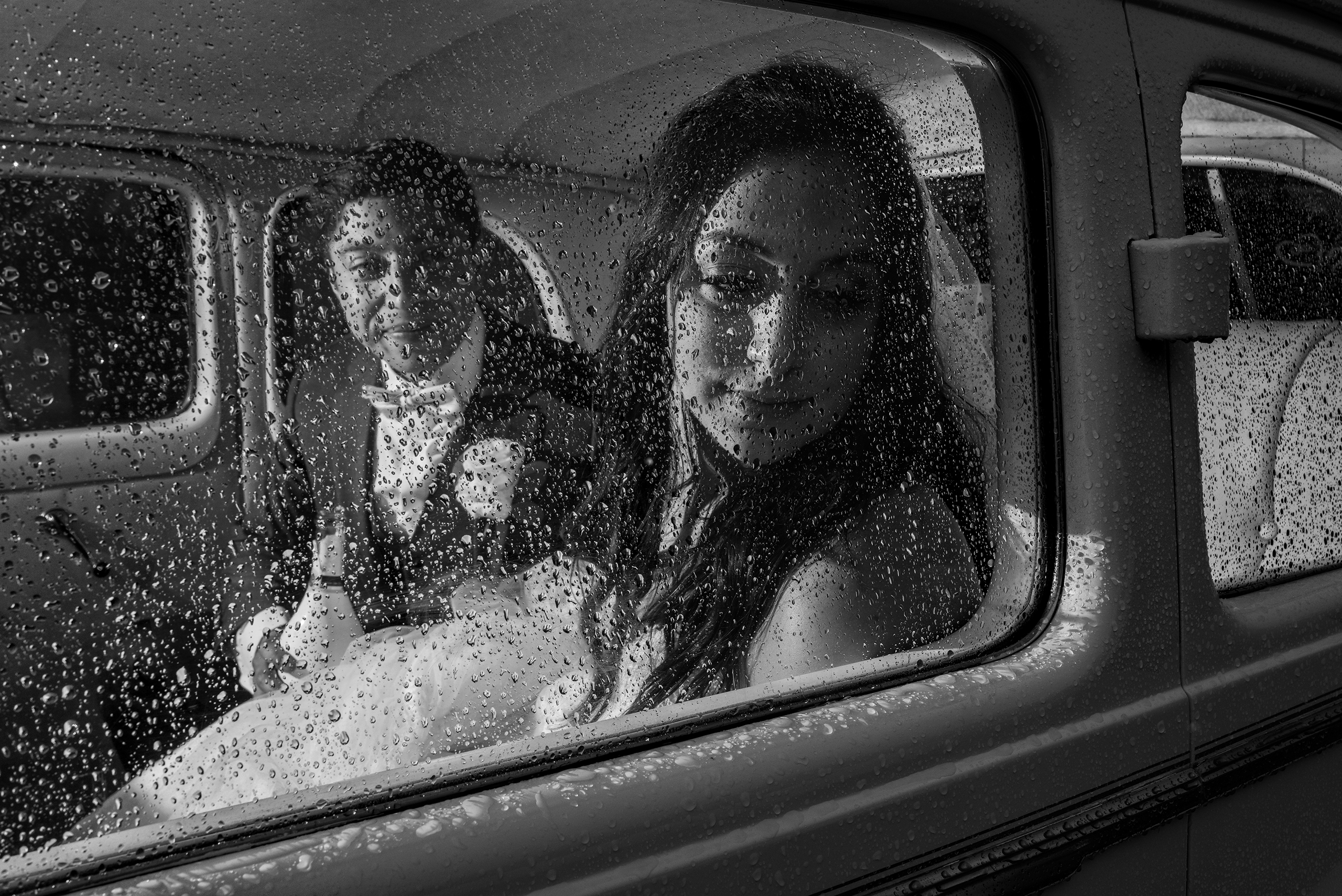 bride-groom-rainy-day-montreal