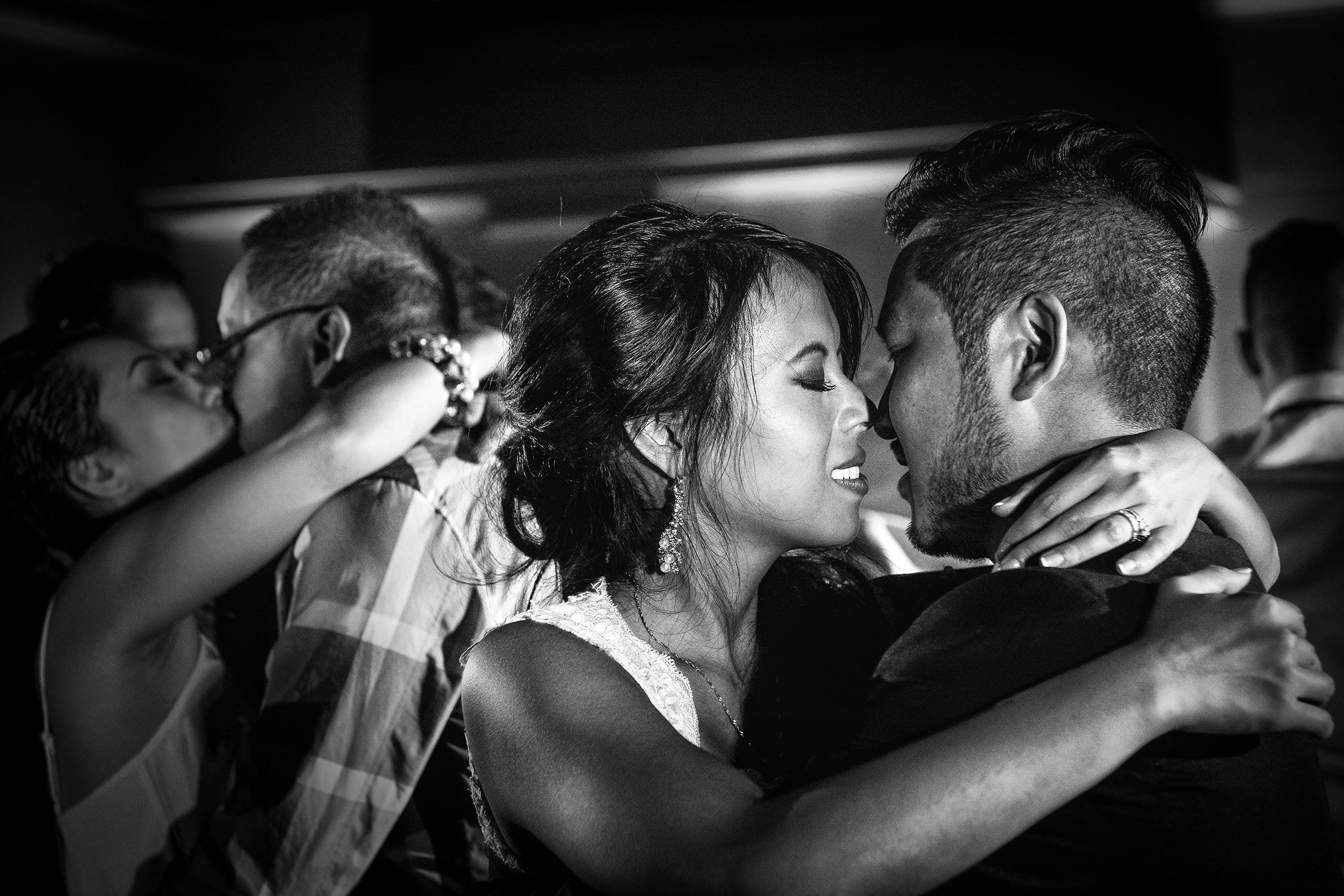 montreal-wedding-bride and groom dance-avantgardestudio
