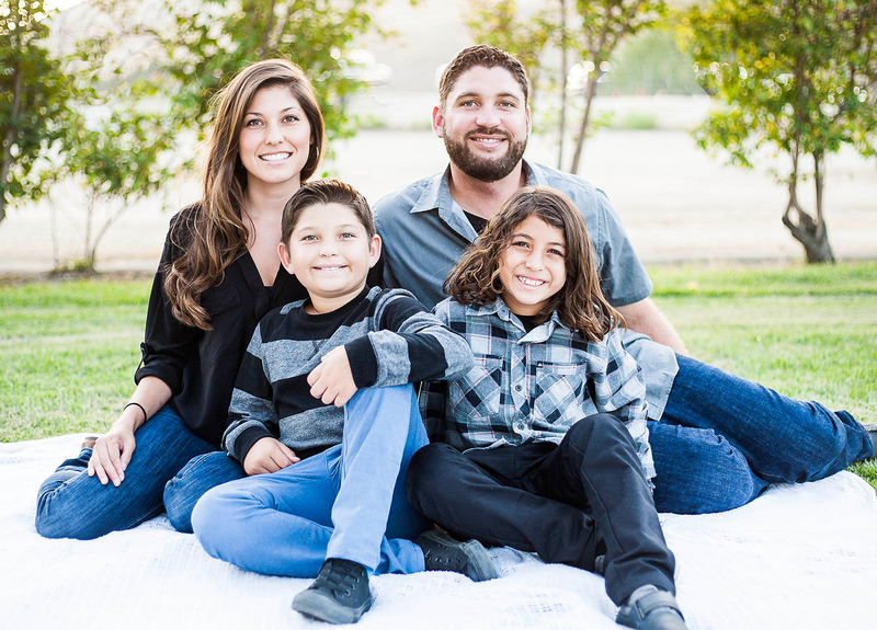 Stacie C. Photography: Meet the (H) Family! | Photography poses family, Family  photoshoot poses, Family portrait poses