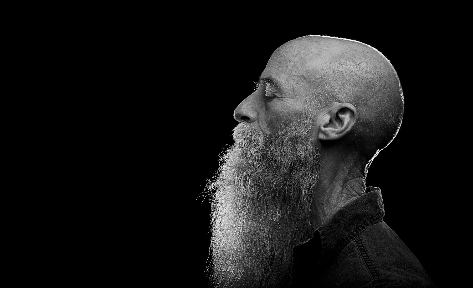 1beardprofilebw.jpg