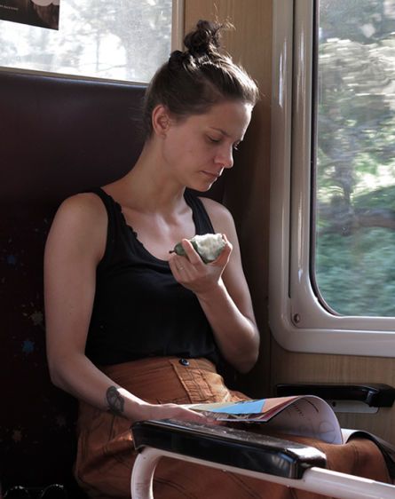 Girl With a Pear V 2016