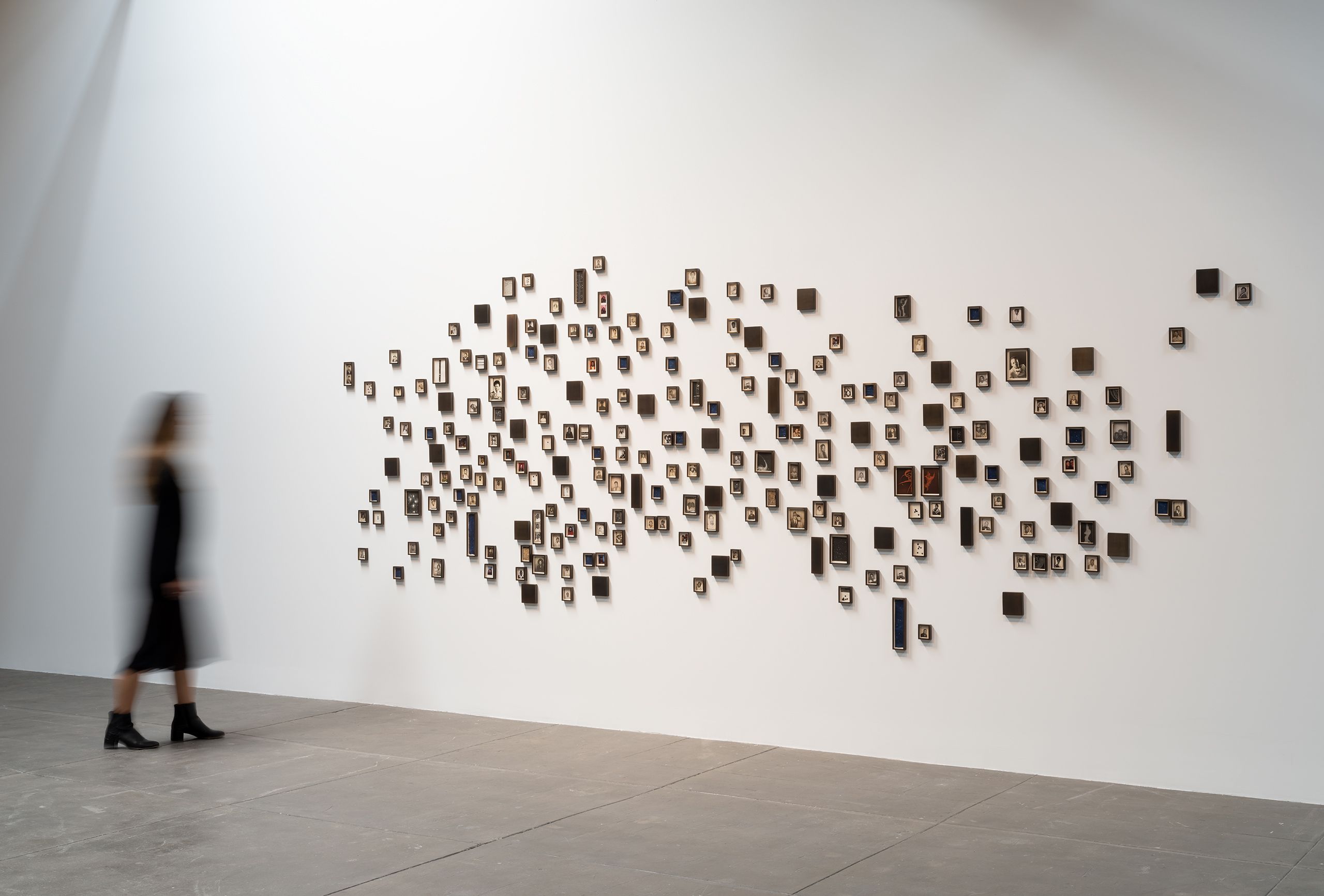 Photo credit: James Wang  "Lorna Simpson: Everrrything", Hauser & Wirth, Los Angeles 2021