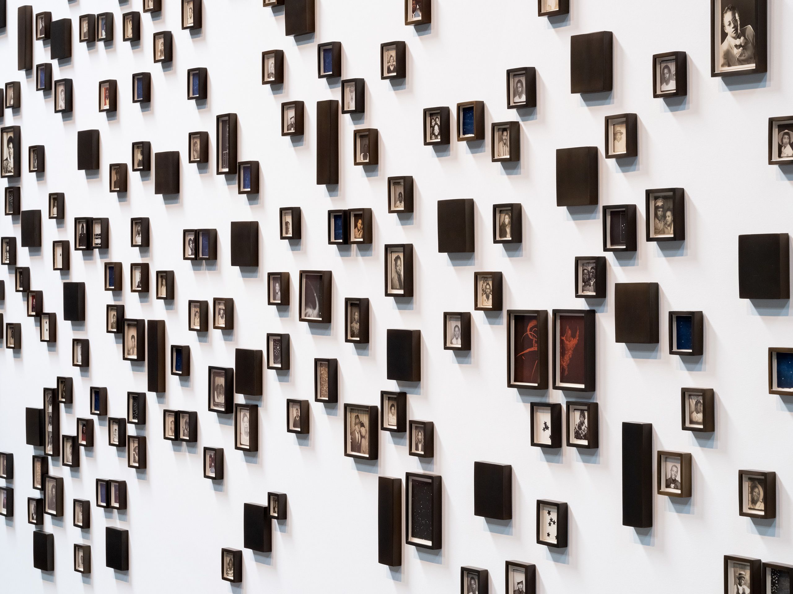 Photo credit: James Wang  "Lorna Simpson: Everrrything", Hauser & Wirth, Los Angeles 2021