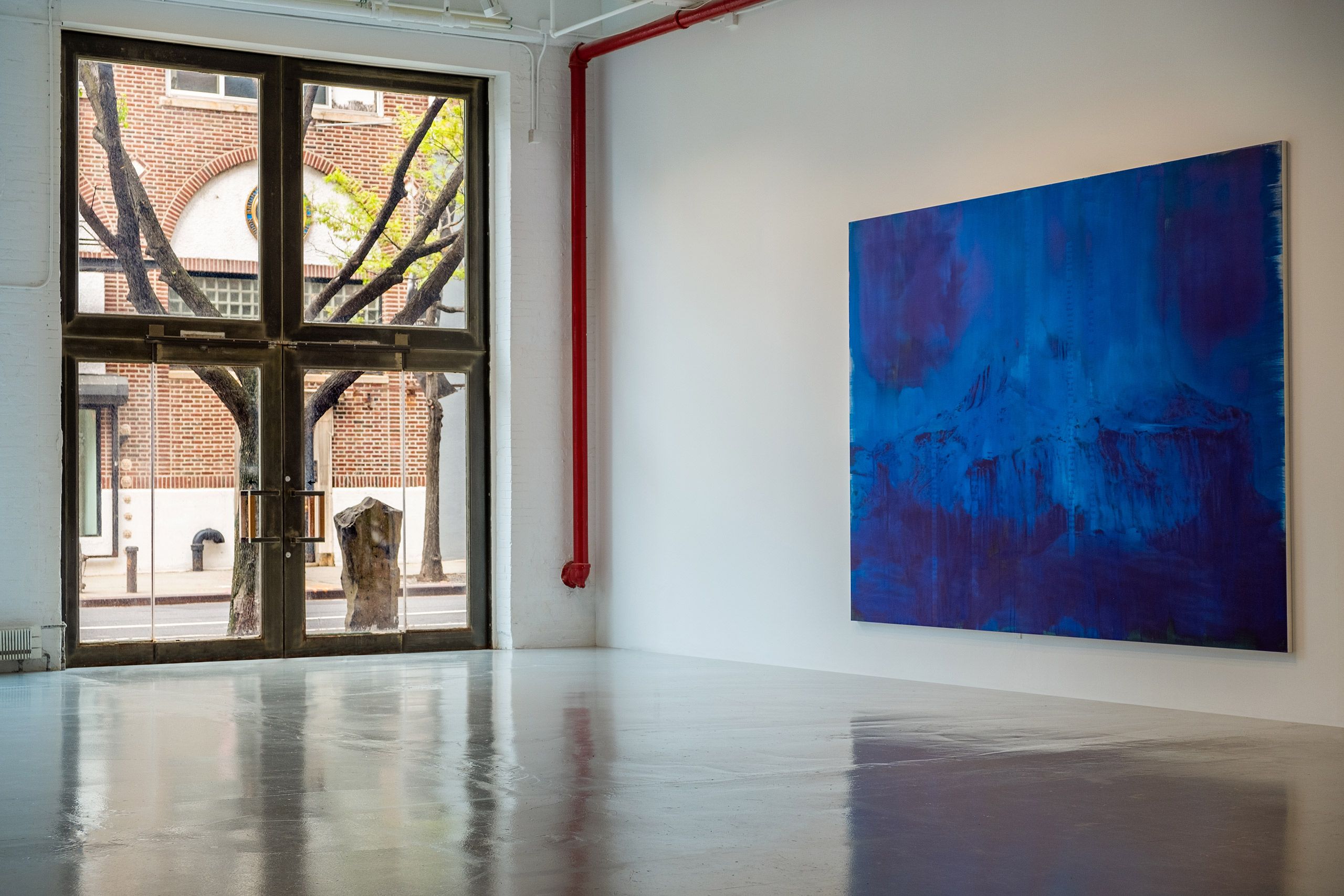 Photo credit: James Wang "Lorna Simpson: Darkening", Hauser & Wirth, New York 2019