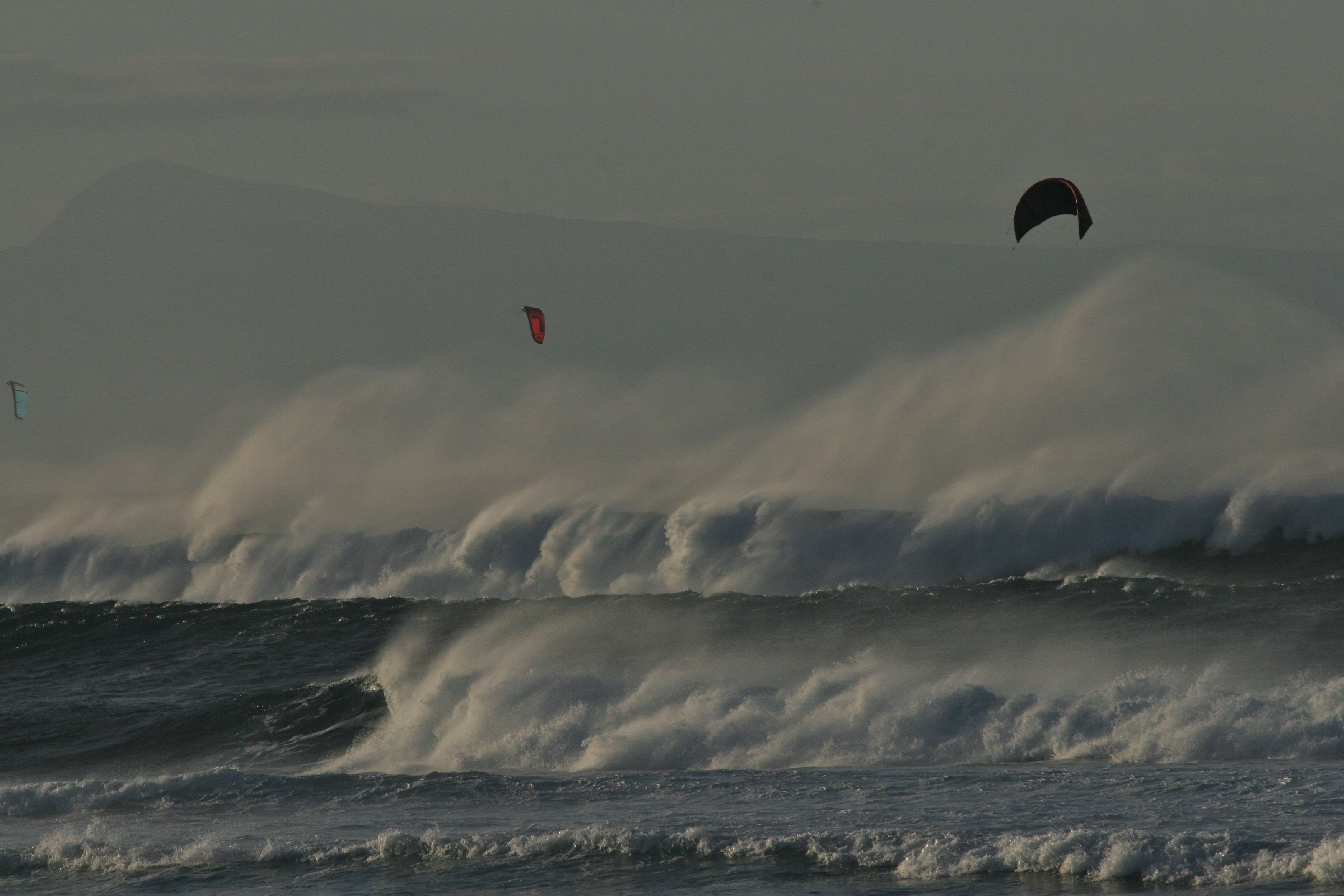 big north swell and kiters. ho'okipa. maui