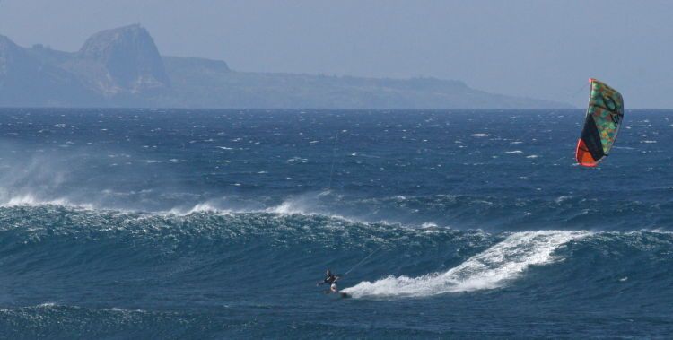 Kiting the Lane. Ho'okipa, Maui