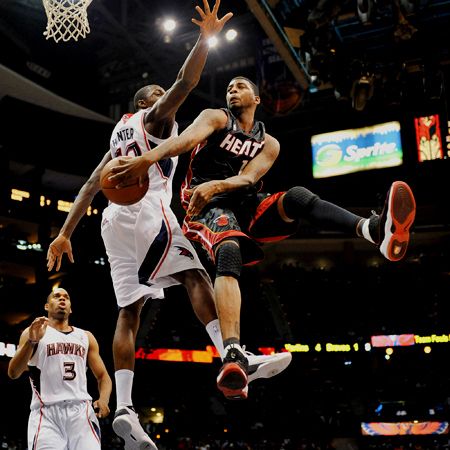 The Miami Heat's Dorell Wright is forced to pass the ball while going to the basket against the Atlanta Hawks. 1HAWKS2.jpg