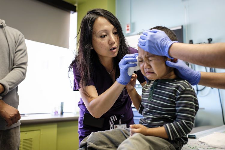 1uhs_liao_pedi_clinic_091653_20130419_7149