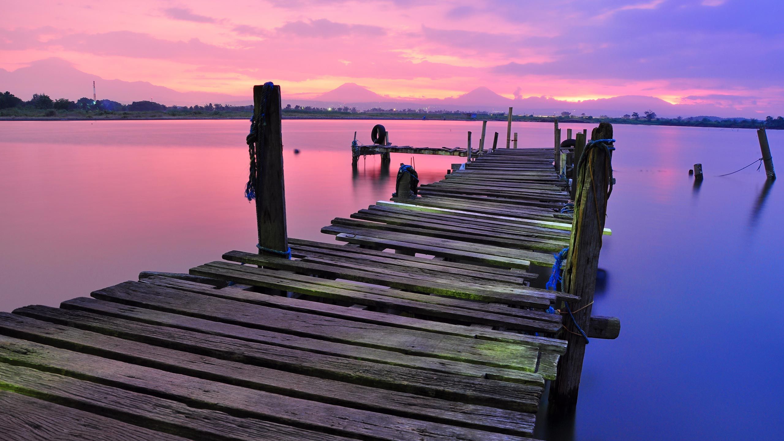 Dock_2560x1440.jpg