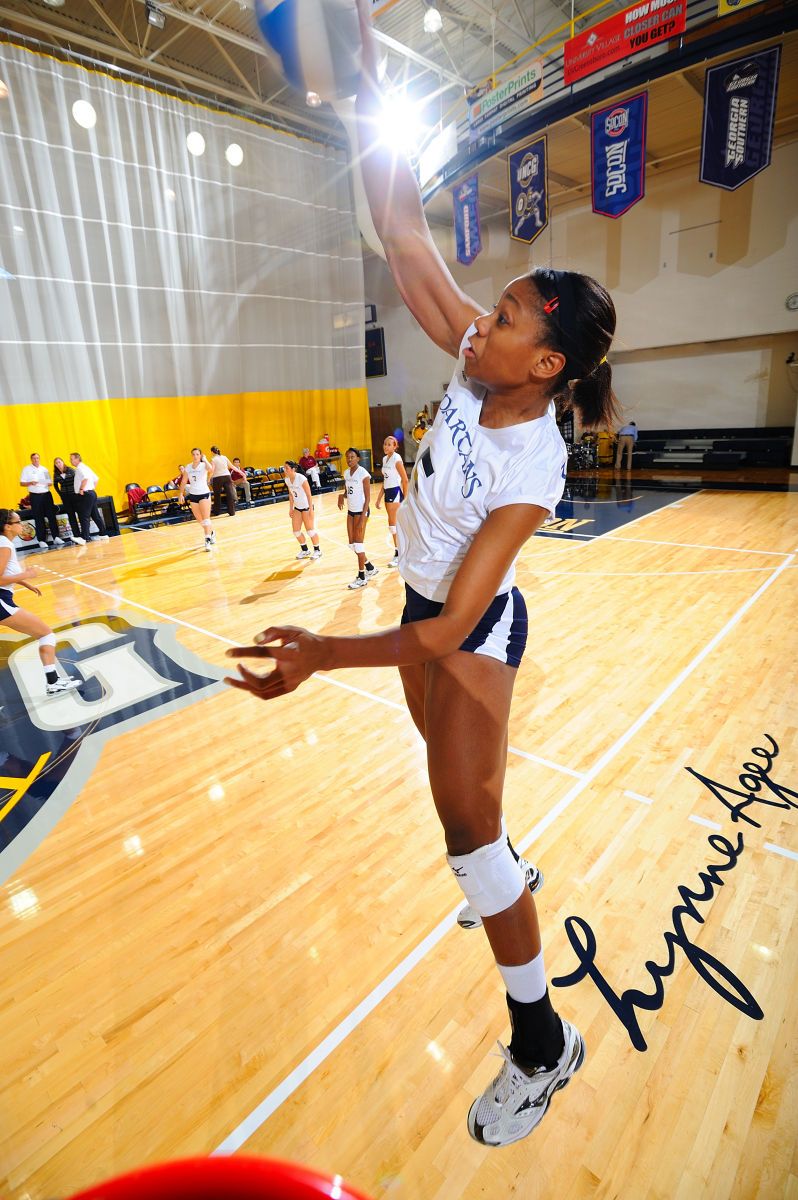 NCAA VOLLEYBALL:  SEP 23 Elon at UNC-Greensboro