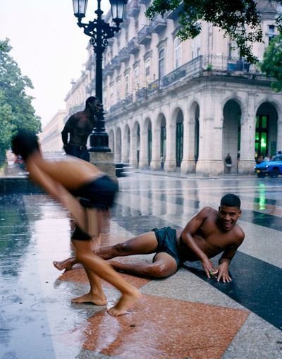 Men in the rain, Havana
