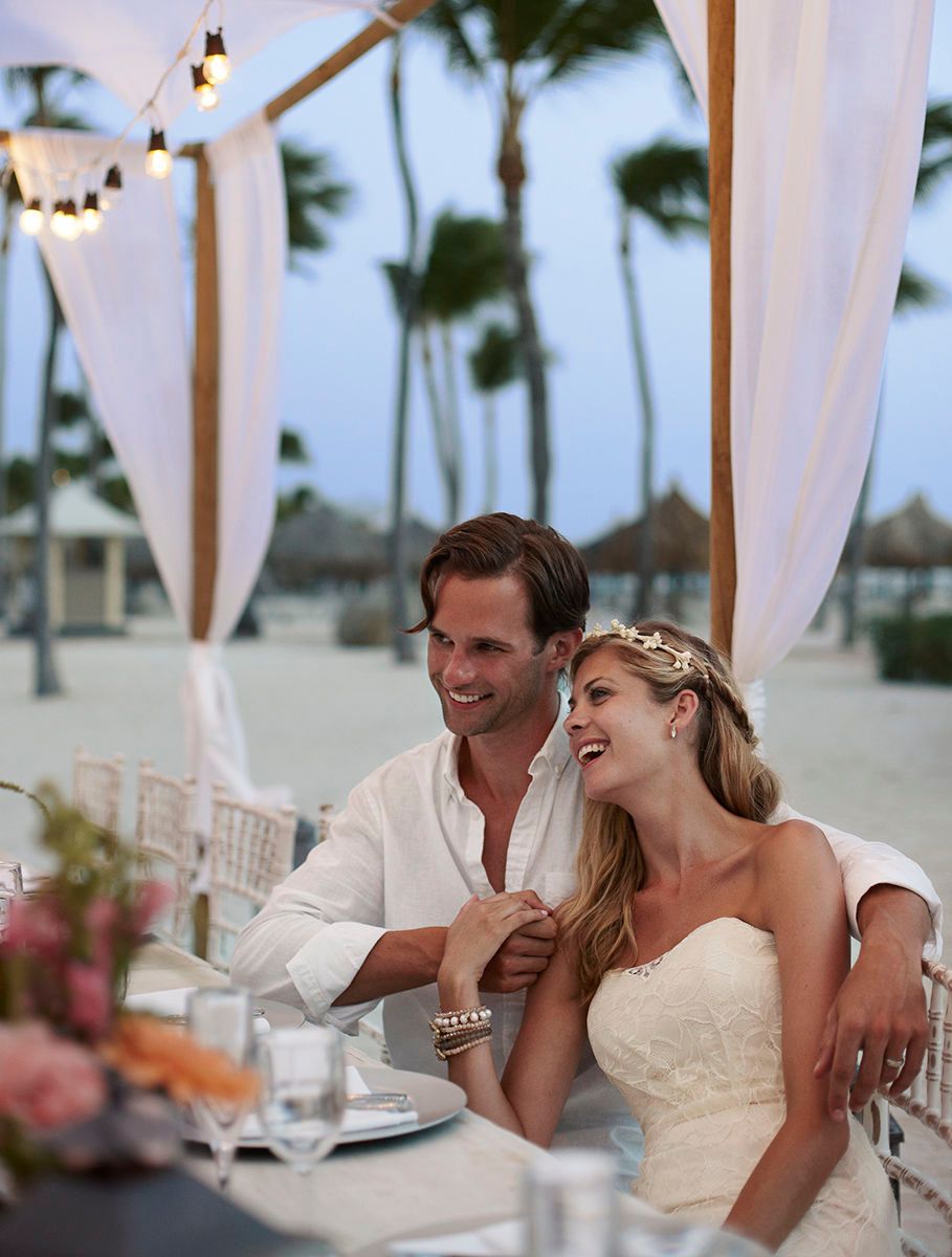 Destination Wedding Couple Aruba Marriott