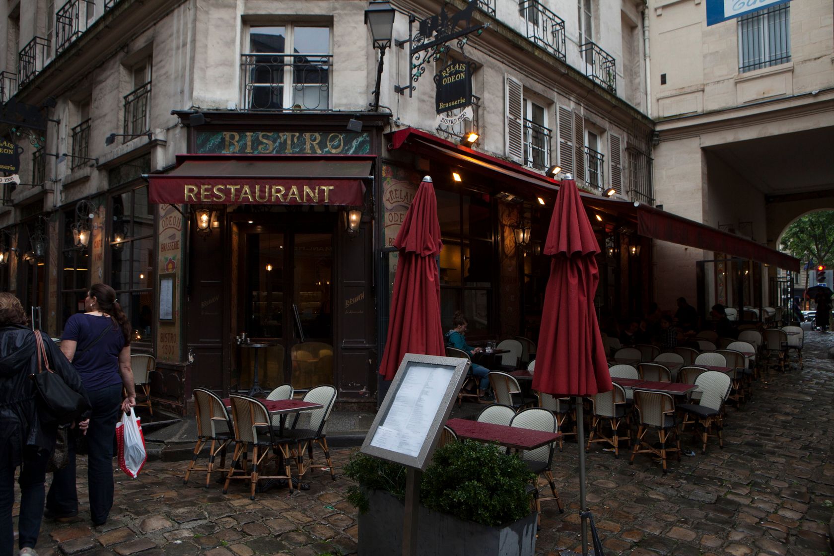 ParisWaiter (1 of 1)-15.jpg