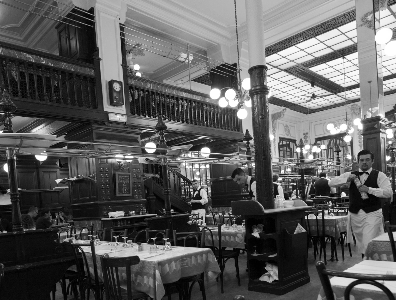 ParisOldestCafesParis (5 of 16).jpg