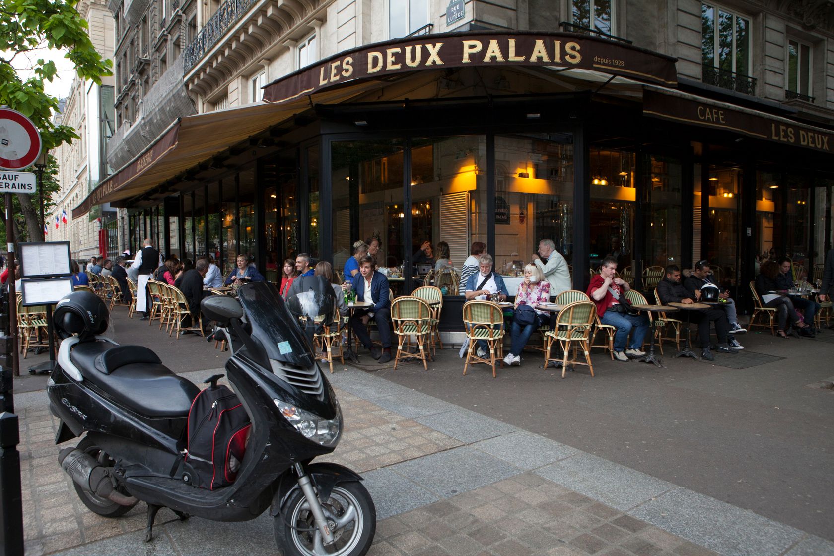 ParisDreamWaiters (1 of 7).jpg