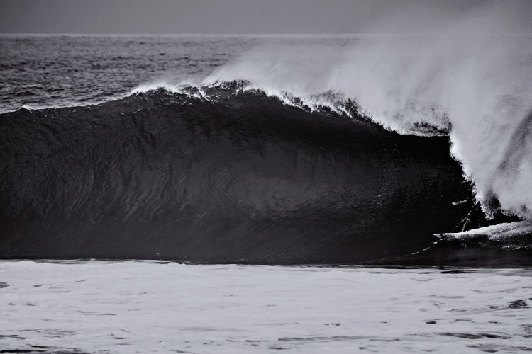 Kelly Slater at backdoor in the 2008 Pipeline masters