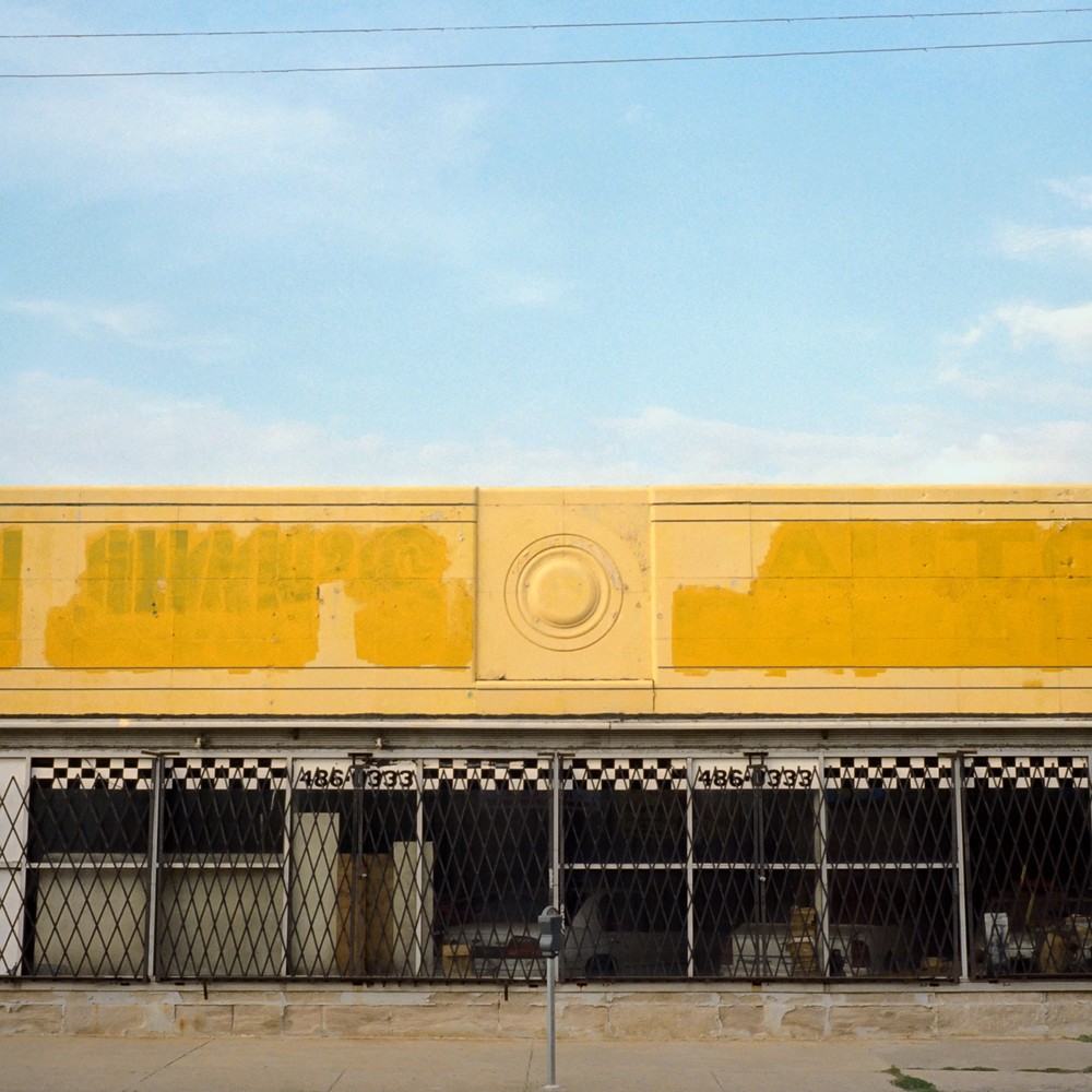Ayuson_DL_yellow_store_800kb.jpg