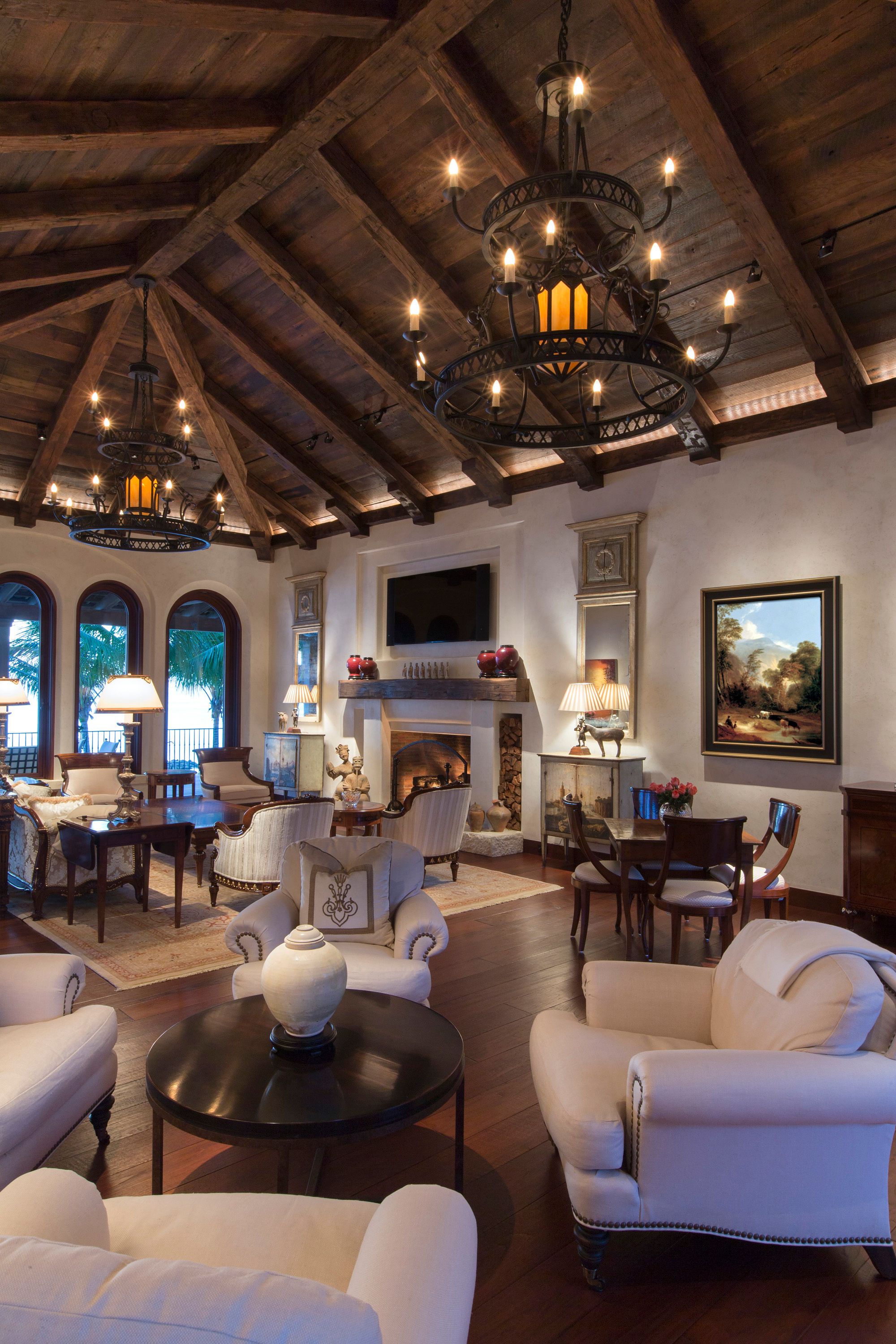 BB0T5302_LivingVert_Painting copy.jpg