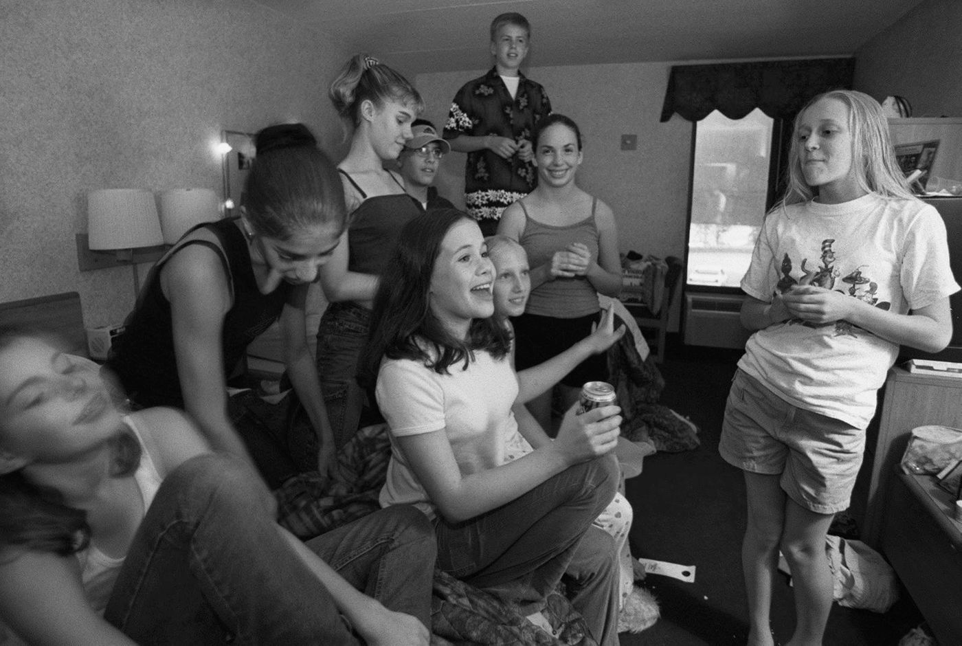 1pe___b_w_to_dance_party