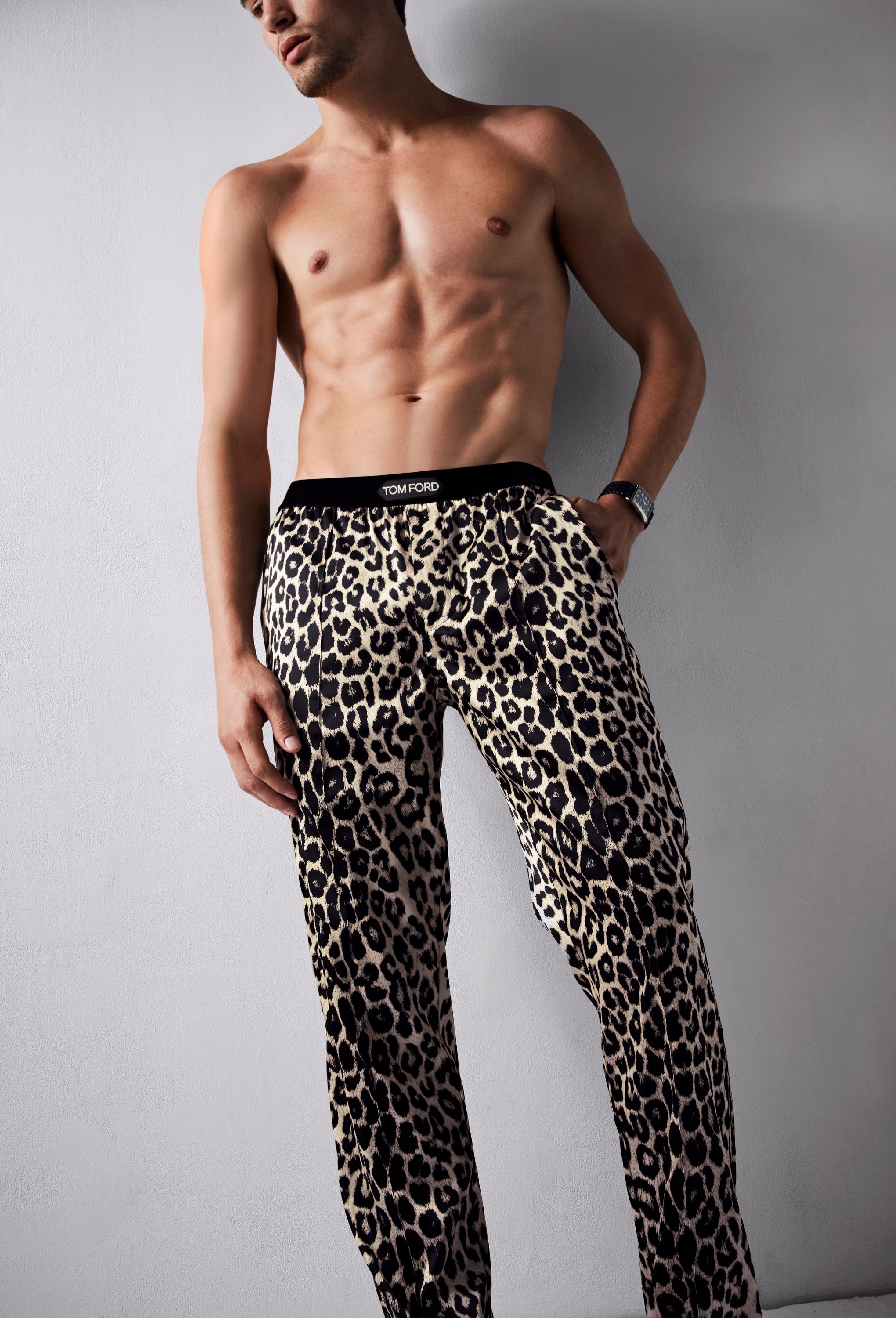 51207_T4H20-175_278_PACKAGING-045_SNOW LEOPARD PRINTED SILK PYJAMA ( 21CM LEG )_v3.jpg
