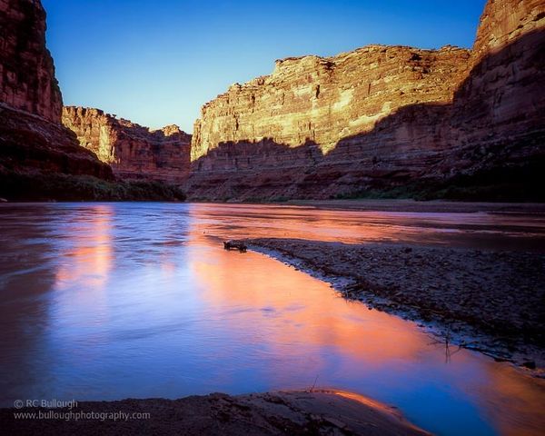 The Green River flows through Stillwater Canyon, towards the confluence with the Colorado River, in the heart of Canyonlands. Stillwater