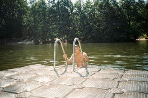 Niv_Shank_1262_film_Berlin_By_The_Lake_series.jpg