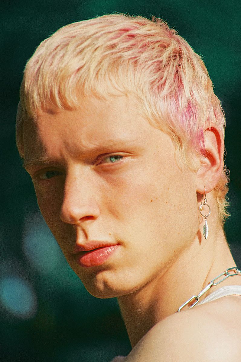 Niv_Shank_1098_film_Berlin_By_The_Lake_series_BOYS!_BOYS!_BOYS!_magazine.jpeg