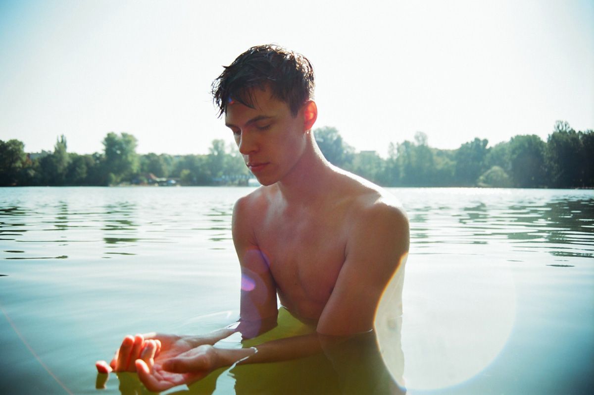 Niv_Shank_1256_film_Berlin_By_The_Lake_series.jpeg