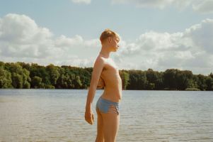 Niv_Shank_1127_Attitude_magazine_film_Berlin_By_The_Lake_series.jpg