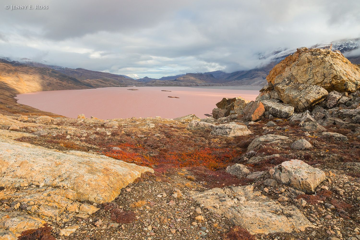 Lake Ymer O cradled by mountains in Blomsterbugten, Kejser Franz Joseph Fjord, Northeast Greenland National Park, Greenland