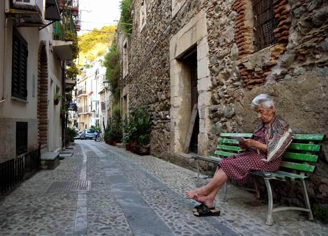 Old Italian lady - Italy