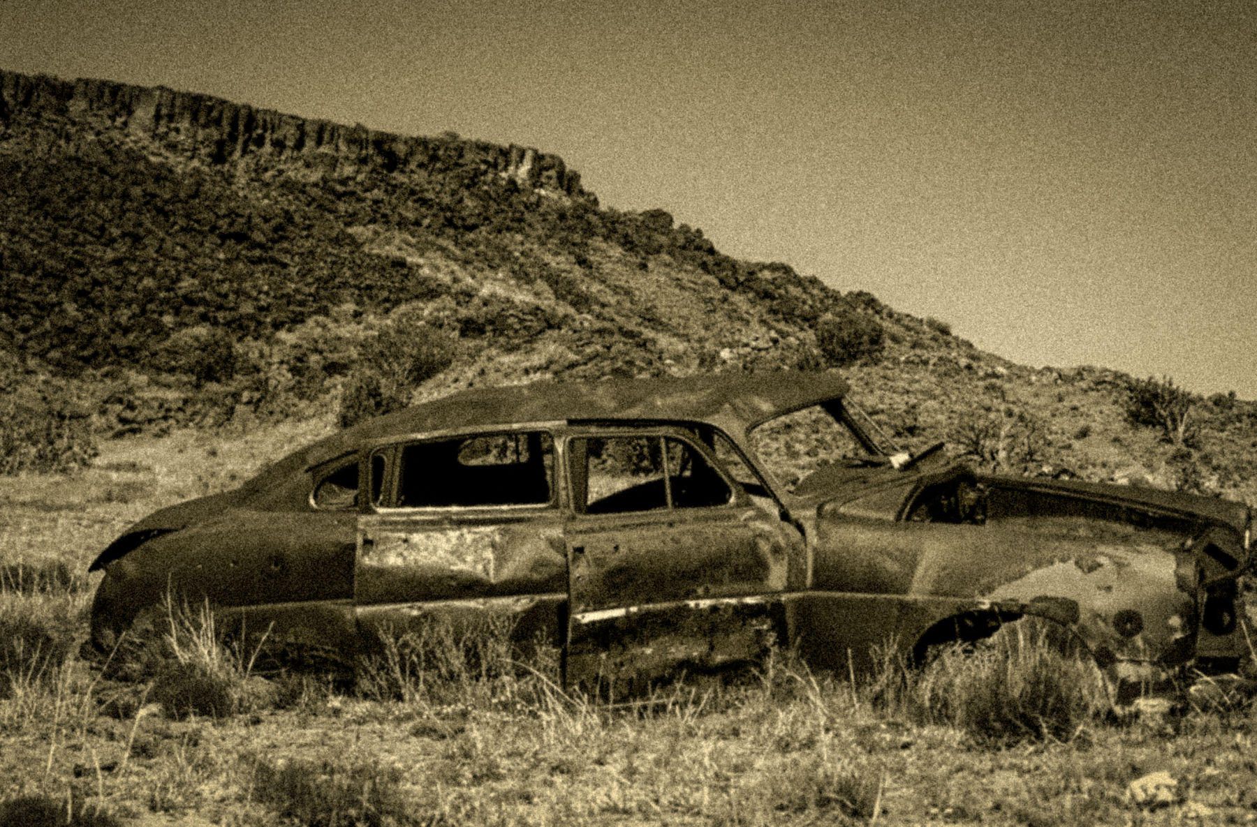 1old_car_1_duotone.jpg