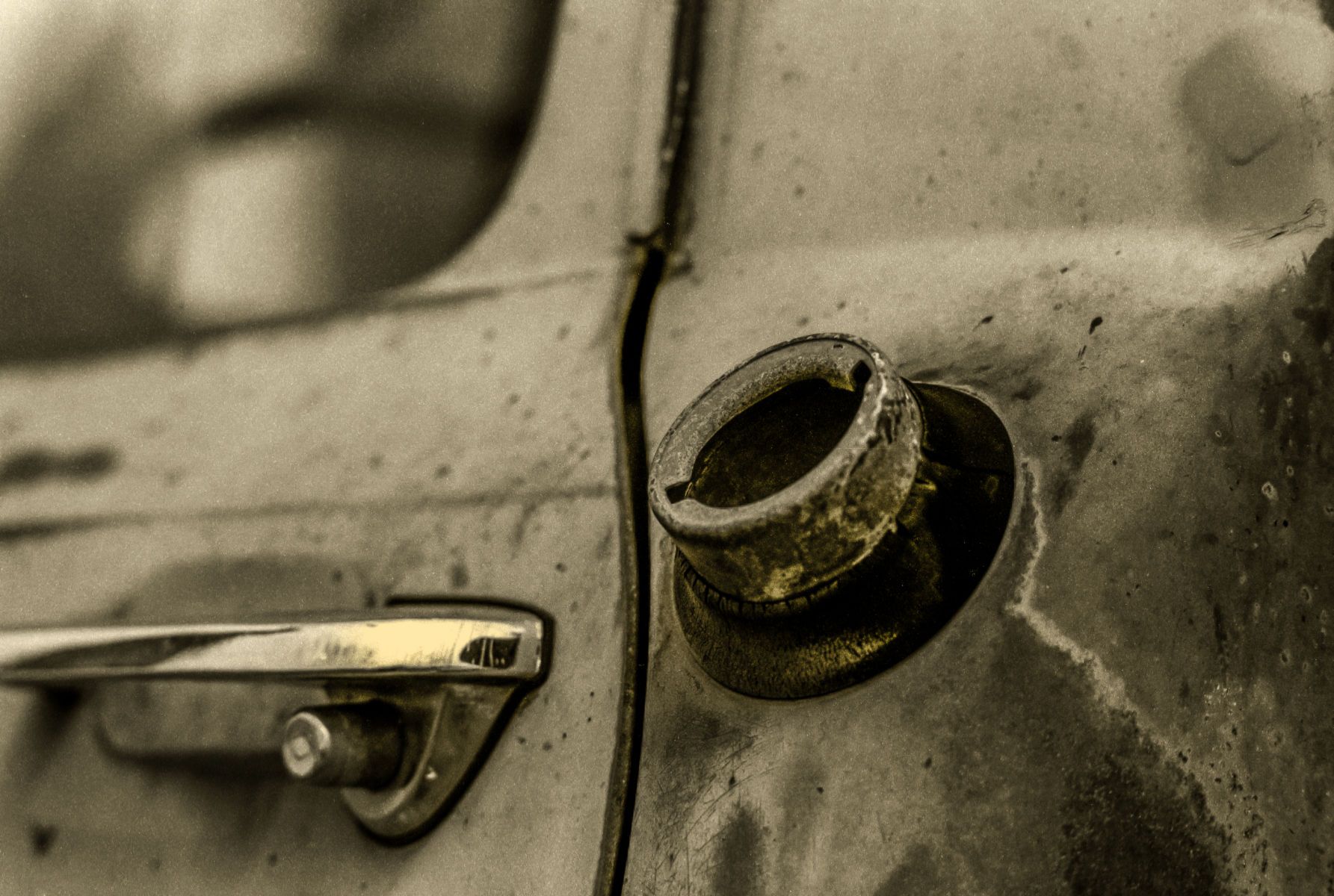 1gas_tank_filler_b_w