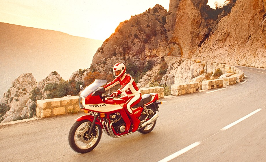 H O N D A   M O T O R C Y L E  -  G E R M A N  M A G A Z I N E