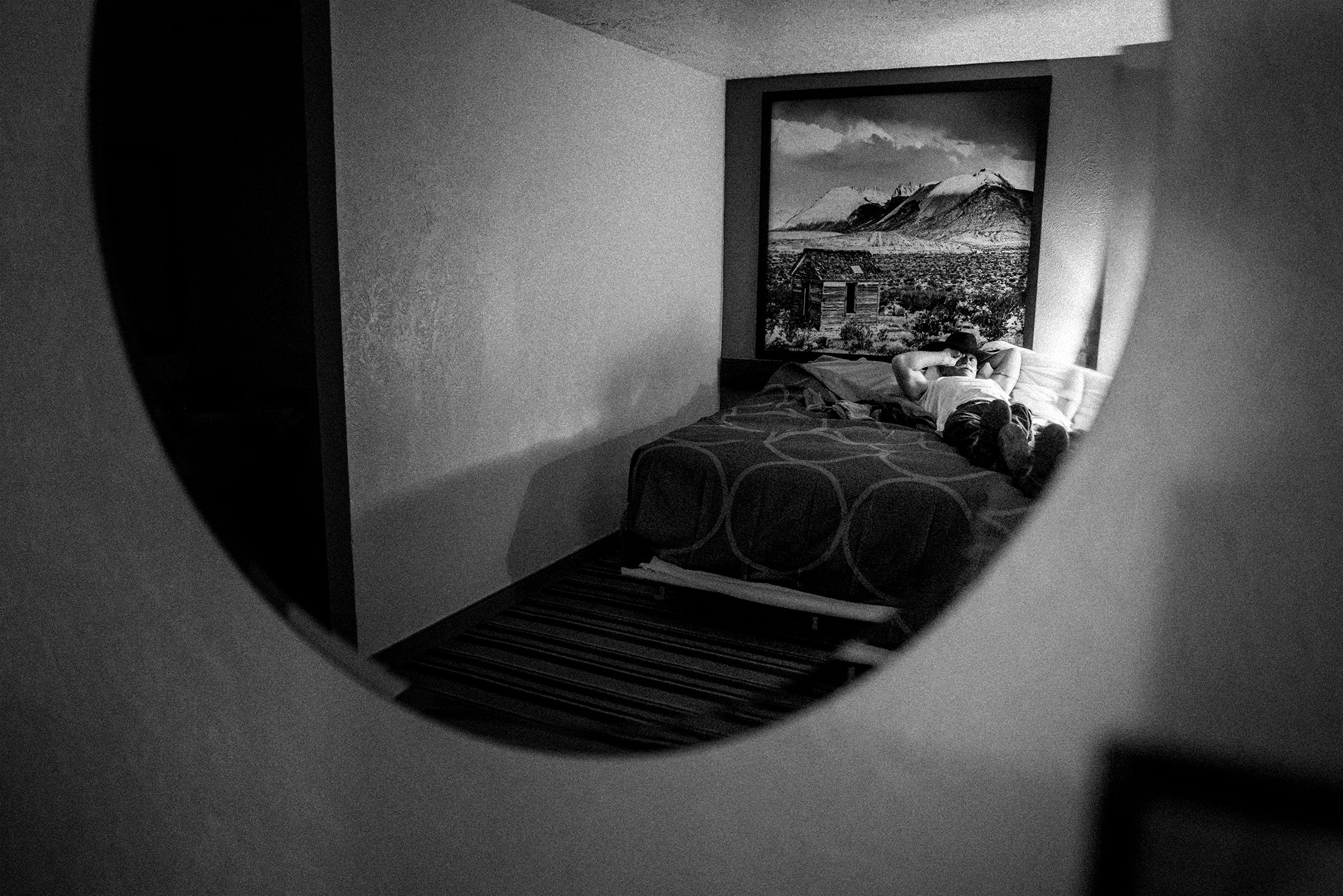 L1000965 STU MOTEL ROOM 01 copy.jpg