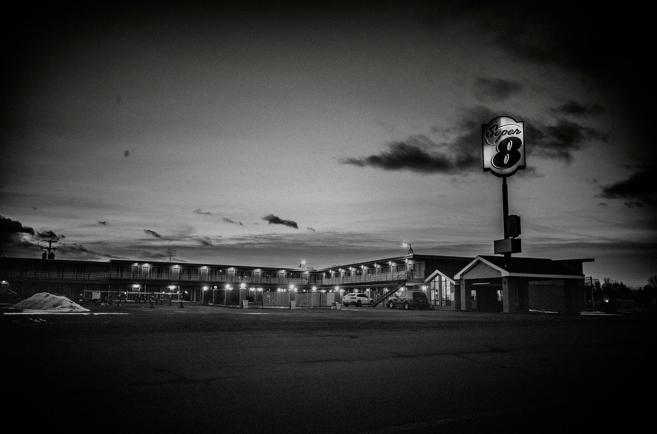 L1003672 SUPER 8 DUSK 01 copy.jpg