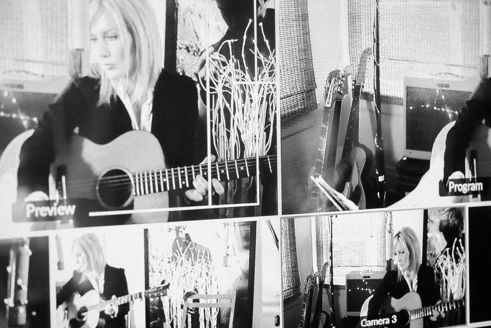 L1001481 ALLISON SPLIT SCREEN 01.jpg