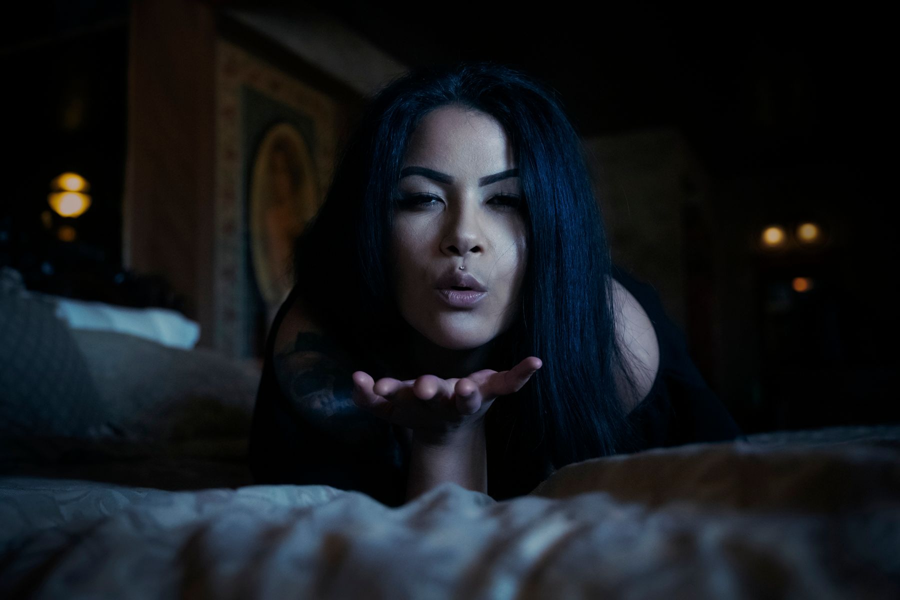 ENJOY THE KISS © Victory Tischler-Blue.jpg