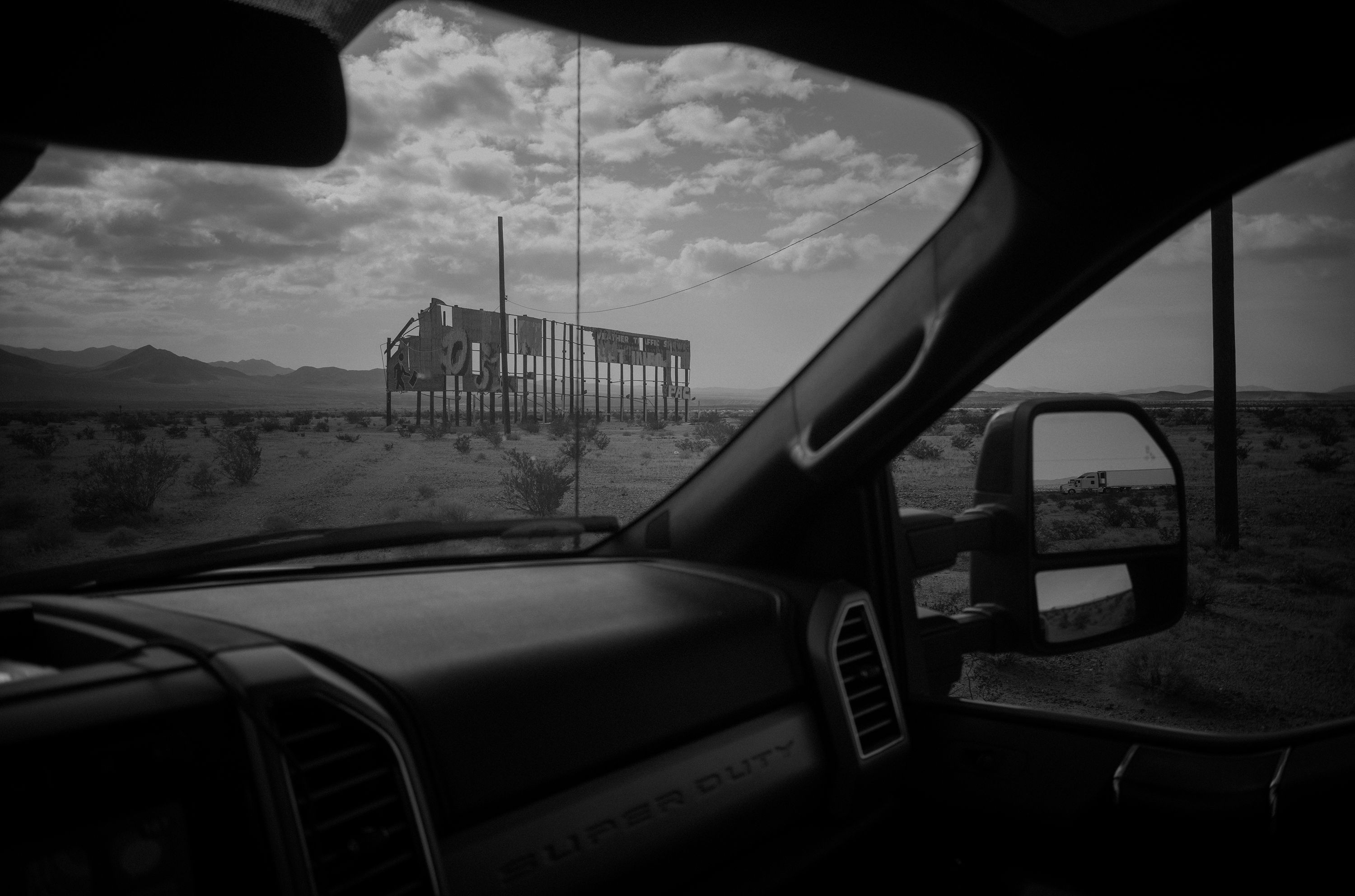 L1001643 l-15 SIGN 01.jpg